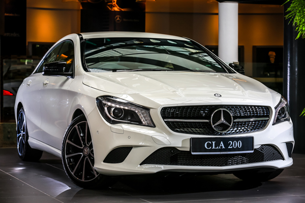 Mercedes-Benz-CLA-200-1