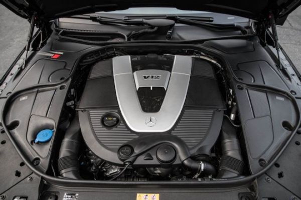 Mercedes-Benz-Maybach-S600-2016-Engine
