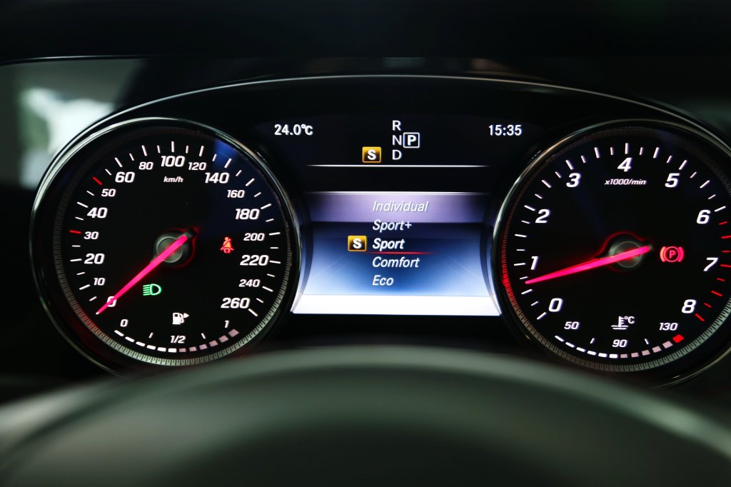 Những đánh giá tổng quát về Mercedes E200 (3)