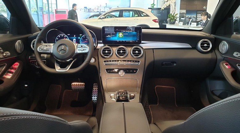Mercedes C300 AMG 2021 giá bao nhiêu ?