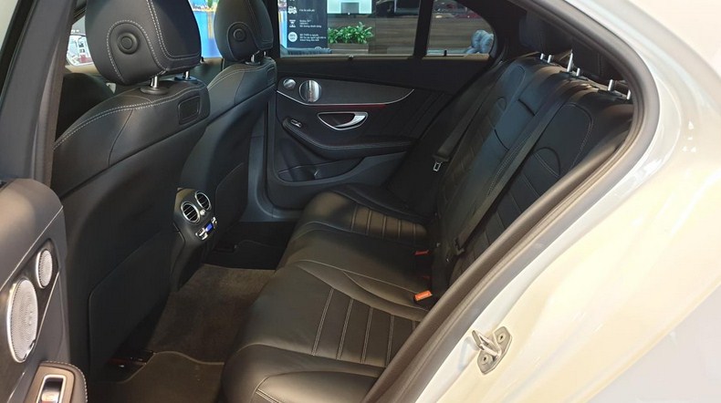 Mercedes C300 AMG 2021 giá bao nhiêu ?