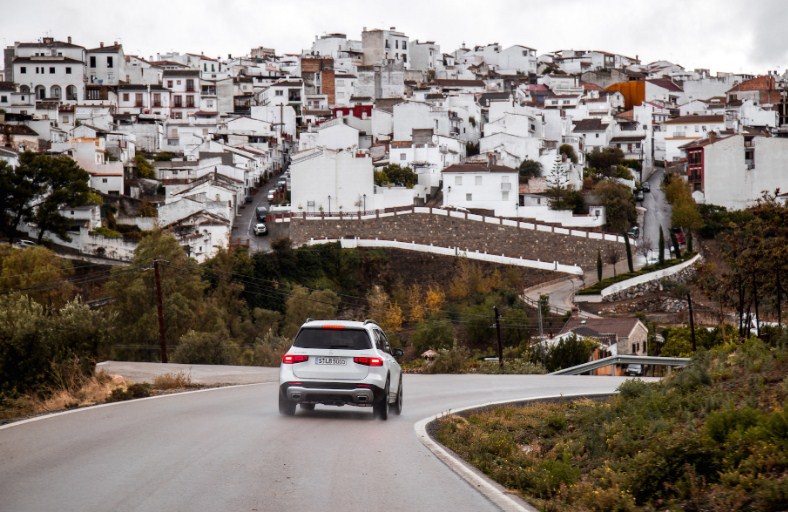 Đánh giá: 2021 Mercedes GLB 250 & 2021 Mercedes-AMG GLB 35
