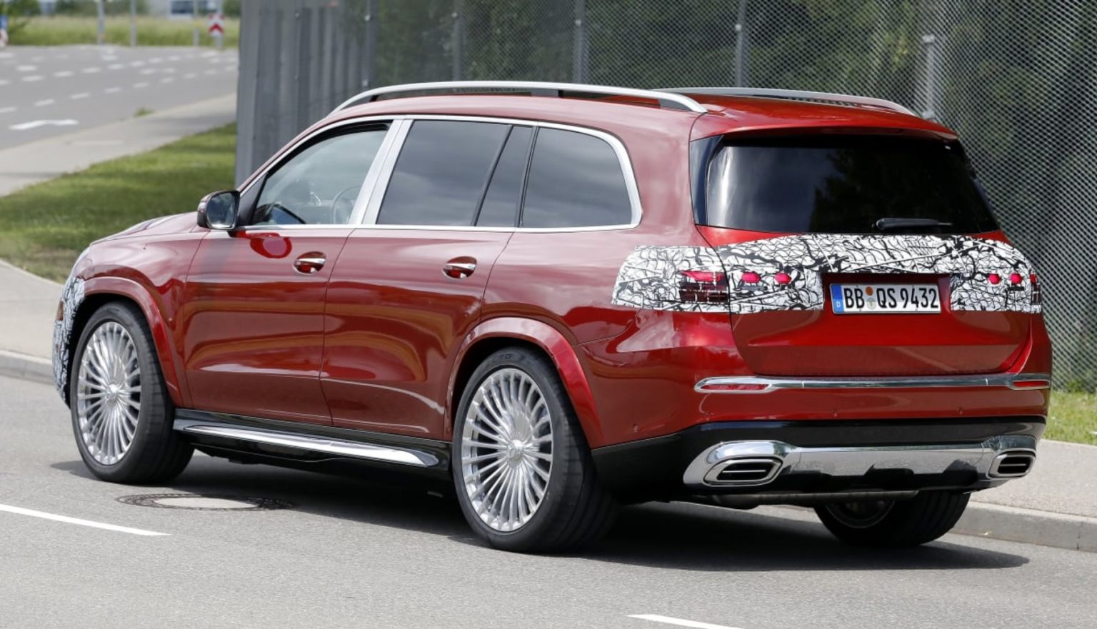 Mercedes-Maybach GLS 2023 lộ diện trên đường thử
