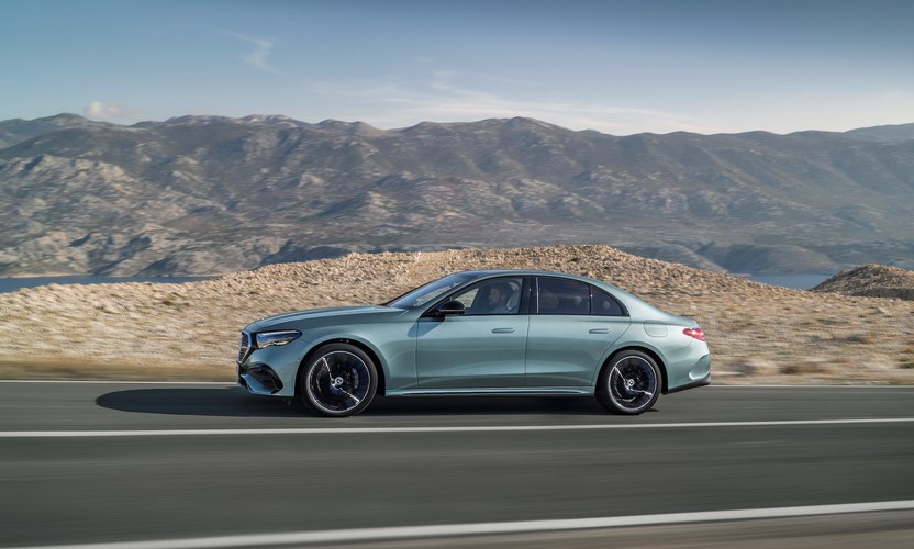 Mercedes E Class 2024 chính thức lộ diện đẹp mắt