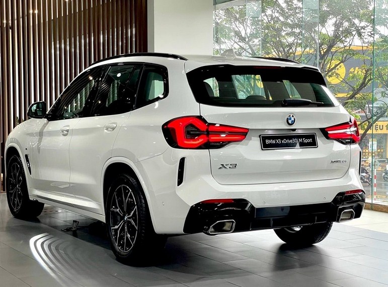 Mercedes GLC 300 4Matic 2024 và BMW X3 2024 : Nên chọn xe nào?