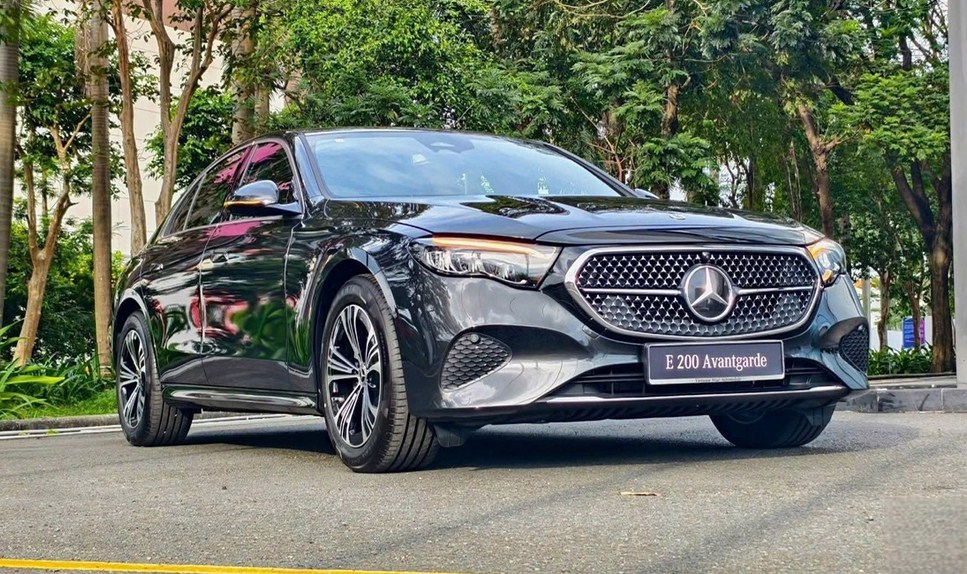 So sánh Mercedes E200 Avantgarde và E200 Exclusive 2026: Đâu là lựa chọn tối ưu cho bạn?